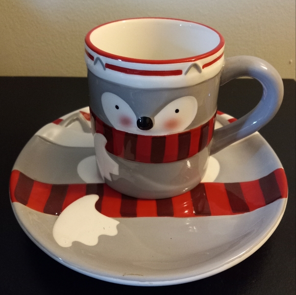 🔥HOST PICK🔥 Everyday Essentials Racoon Christmas 🎄 Mug and Saucer - Picture 6 of 9
